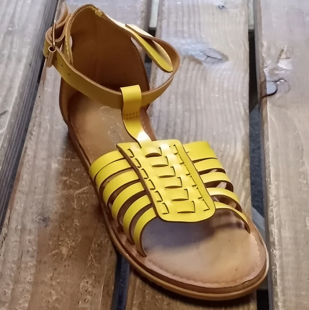 Women sandals size 6 8/2 - Picture 1 of 5
